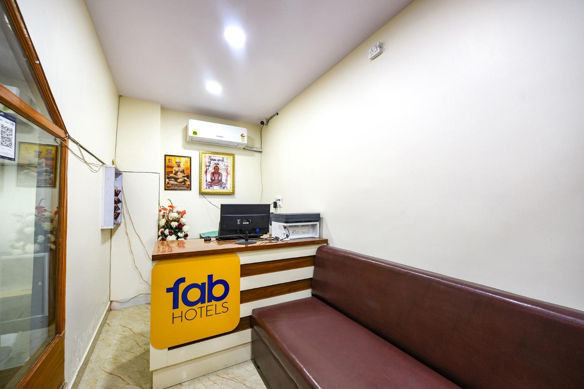 Fabhotel Mona International Нью-Дели Экстерьер фото