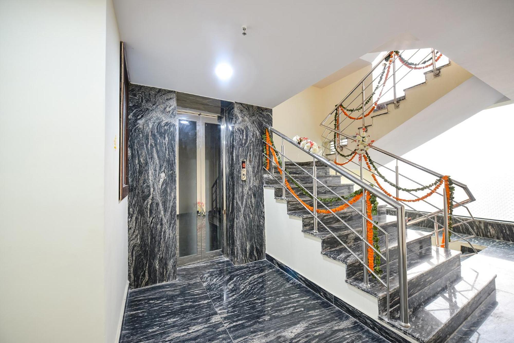 Fabhotel Mona International Нью-Дели Экстерьер фото