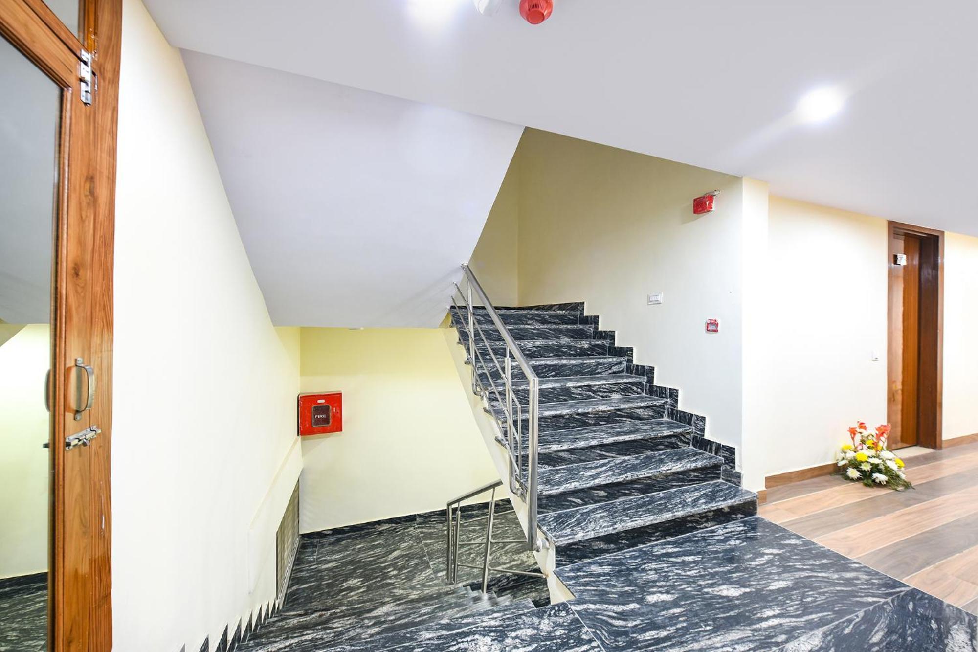 Fabhotel Mona International Нью-Дели Экстерьер фото